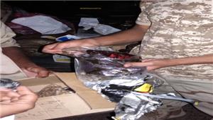 قوات الحزام الامني بلحج تضبط شحنة مخدرات كانت في طريقها إلى عدن