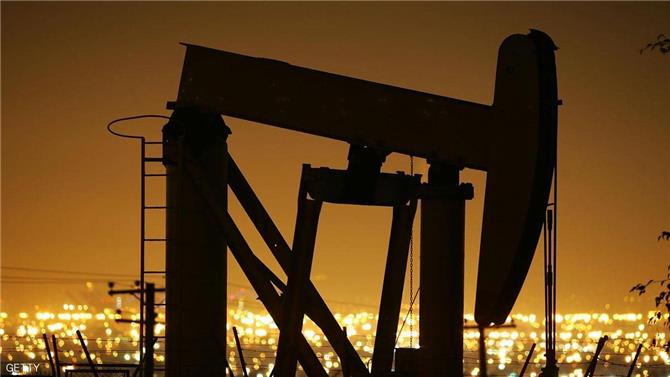 النفط يتراجع متكبدا أول خسارة أسبوعية منذ أواخر نوفمبر
