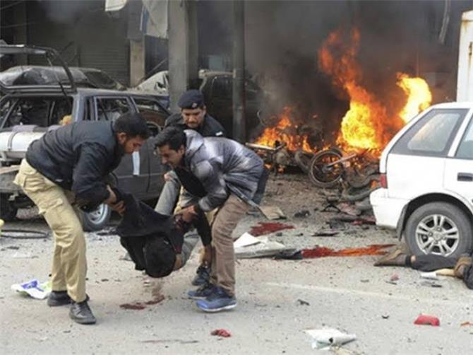 10 قتلى في تفجير انتحاري غربي باكستان