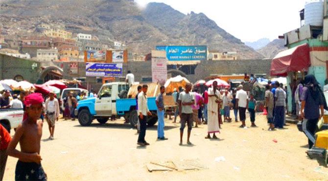مقتل وإصابة 5 مواطنين داخل أحد أسواق القات في عدن