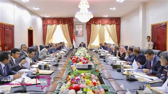 الحكومة اليمنية تهدد بخصم مرتبات المعلمين 