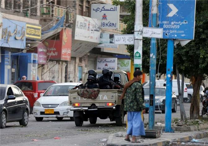 الحوثي يقيد رجال الاعمال ويفرض قيوداً جديدة على البنوك بصنعا