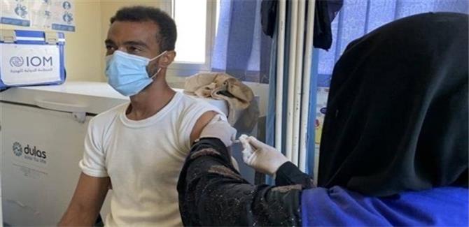 الحكومة اليمنية تلزم موظفي الدولة بالتطعيم