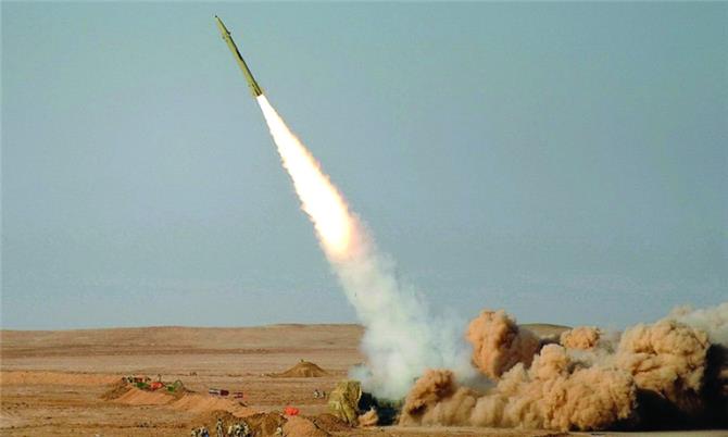 الحوثيون يستهدفون مواقع حساسة في الأرضي السعودية بصواريخ باليستية