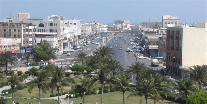 تشديد يمني على رفع الحصار عن تعز وتحييد إيرادات ميناء الحديدة