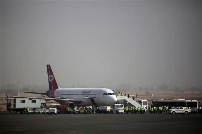 آخر رحلة تجارية من مطار صنعاء عشية انتهاء هدنة اليمن
