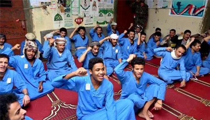 وكالة عربية  ترصد تجنيد الحوثي للسجناء.. وقود المعارك