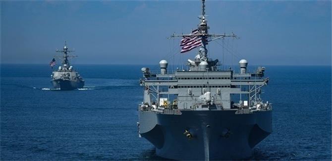 بالليزر...البحرية الأمريكية تصد سفناً إيرانية في مضيق هرمز
