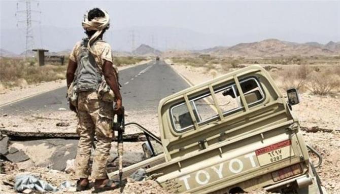 اليمن: الجيش اليمني يدك معسكرا حوثيا بتعز.. ويصد هجوما في الجوف
