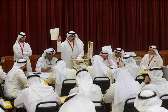 «الوزراء الكويتي» يدعو ولي العهد إلى افتتاح دور انعقاد «مجلس الأمة»