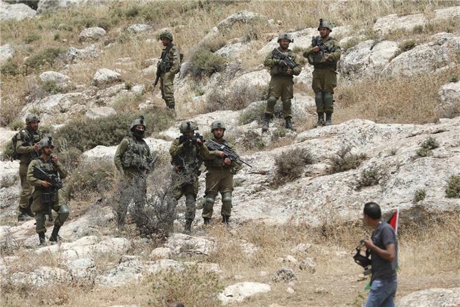 إصابة 7 فلسطينيين واعتقال 12 في عمليات عسكرية إسرائيلية بالضفة