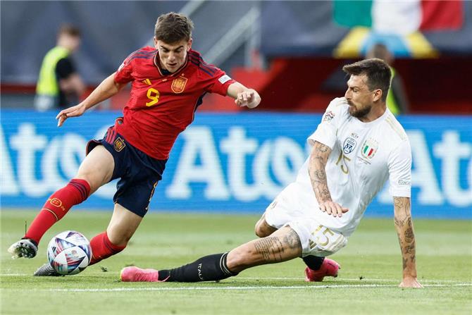 اسبانيا تضرب موعدا مع كرواتيا في نهائي دوري الأمم على حساب إيطاليا