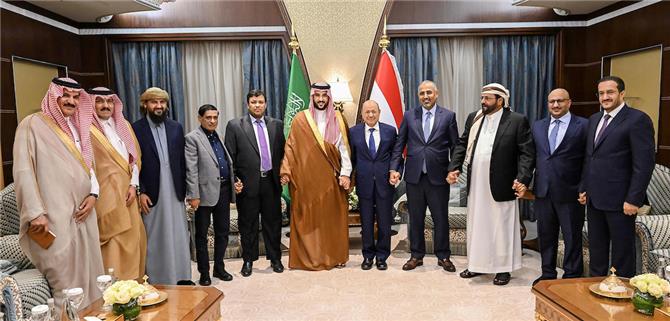 مجلس القيادة الرئاسي باليمن يتعهد باستعادة السيطرة على أسعار الصرف