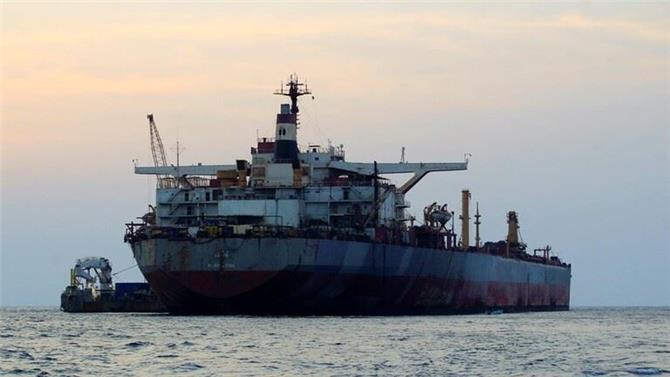 تعرض سفينة لهجوم صاروخي قبالة سواحل اليمن