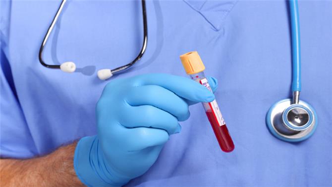 دراسة: دم الإنسان قد يكشف عمره البيولوجي ويتنبأ بمخاطر الأمراض
