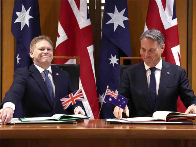 شراكة أسترالية بريطانية لبناء غواصات نووية