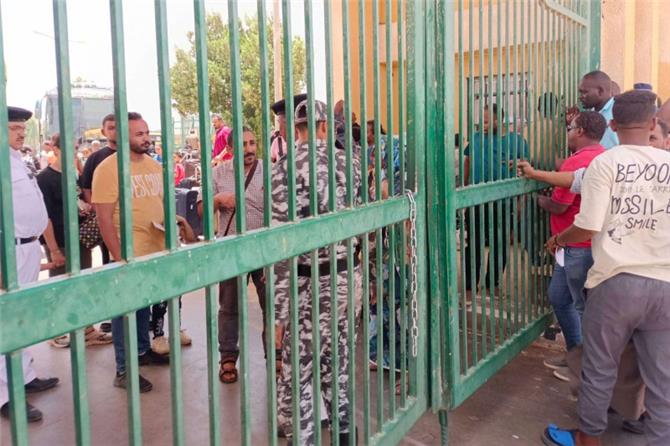 اللاجئون السودانيون في مصر يواجهون ظروفا غير إنسانية ومحاكمات غير عادلة