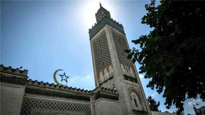 مسجد باريس يعرب عن 