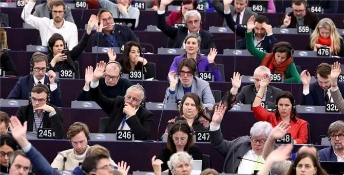البرلمان الأوروبي يصوّت لصالح حظر بضائع تُصنّع بالعمل القسري