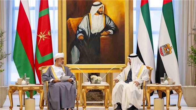 رئيس الإمارات وسلطان عُمان يبحثان تعزيز 